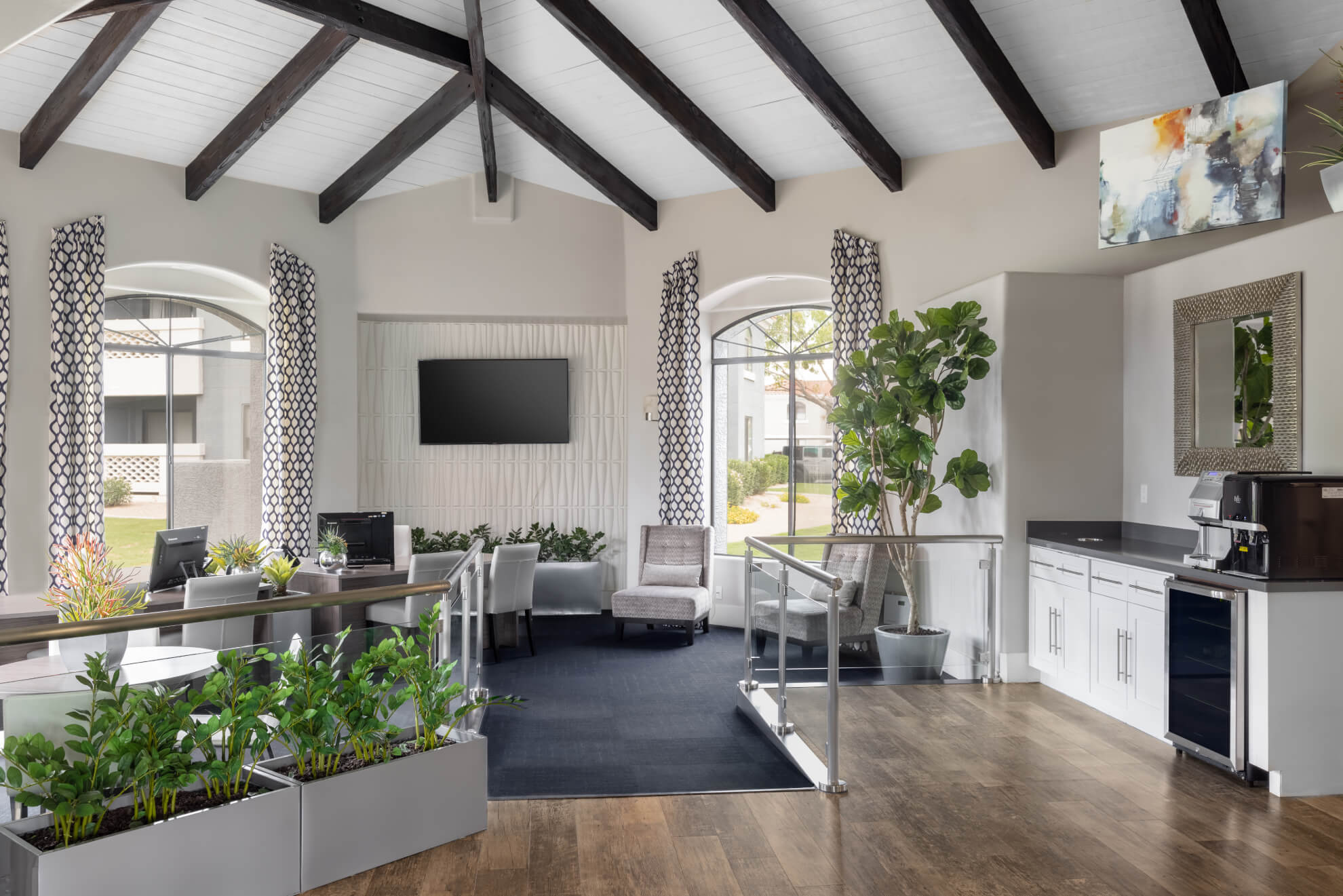 San Valiente Leasing Office